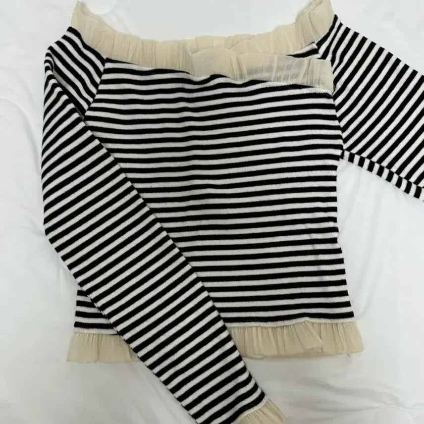 [BUNJANG] Stripe Off-Shoulder Blouse / 단가라 오프숄더 블라우스