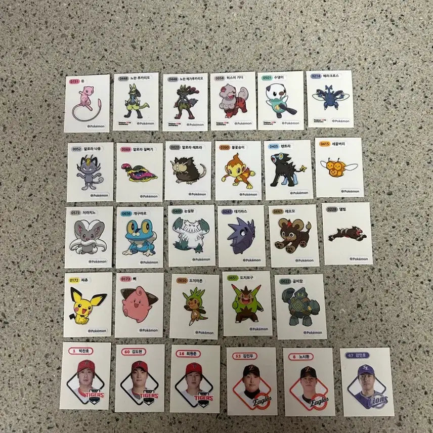 [BUNJANG] Pokemon Stickers & KBO Seals Bundle (29 pcs) / 포켓몬 띠부씰 뮤 포함 kbo 크보씰 총 29장 일괄판매