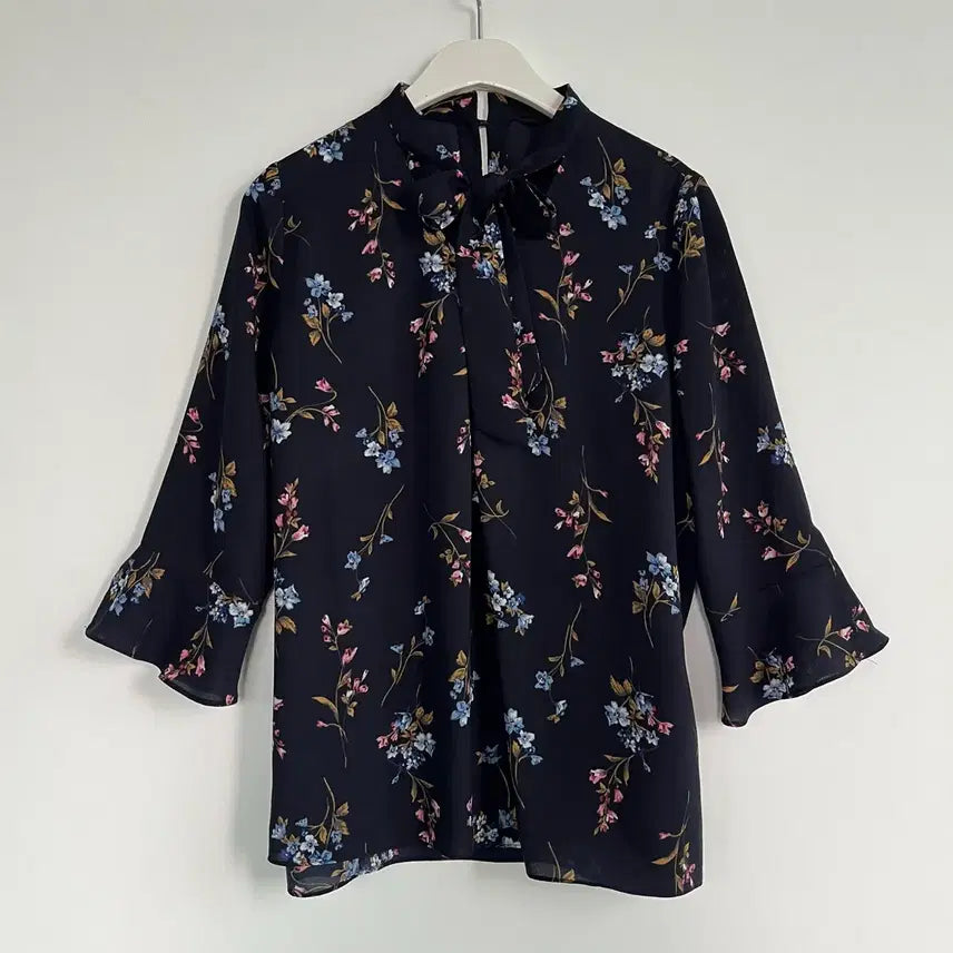[BUNJANG] BNX Floral Ribbon Blouse Navy Size 66 / BNX 꽃무늬 네이비 리본 블라우스 66