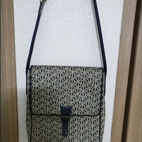 [BUNJANG] Louis Quatorze Monogram Pattern Leather Square Crossbody Bag / 명품 루이까또즈(정품) 모노그램 패턴 래더 스퀘어 크로스백 (메신저백 캔
