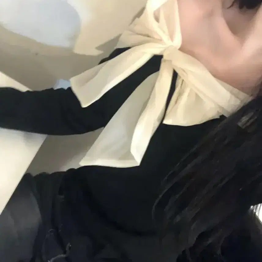[BUNJANG] Lovely Off-Shoulder Long Sleeve Knit Blouse with Ribbon Detail / 러블리 오프숄더 긴팔 니트t 리본 블라우스