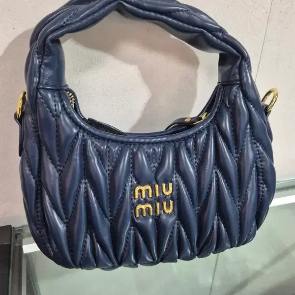 [BUNJANG] Miu Miu Matelassé Shoulder Bag Navy / 미우미우 마테라세 숄더백 네이비