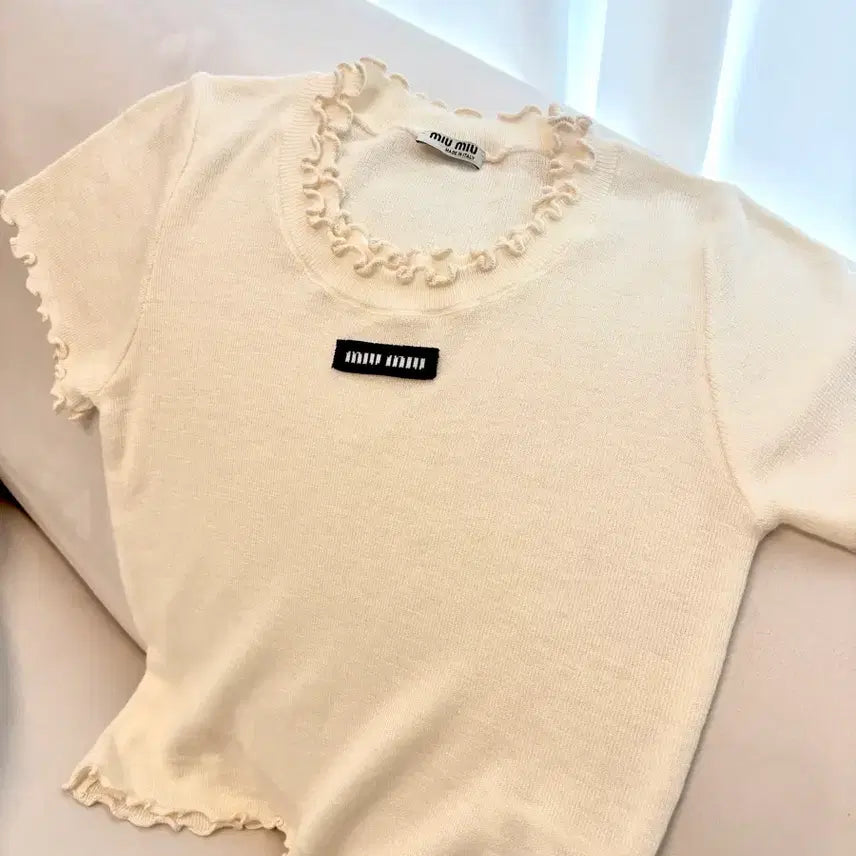 [BUNJANG] Miu Miu Ivory Ruffle Short Sleeve Knit / 미우미우 프릴 반팔 니트아이보리