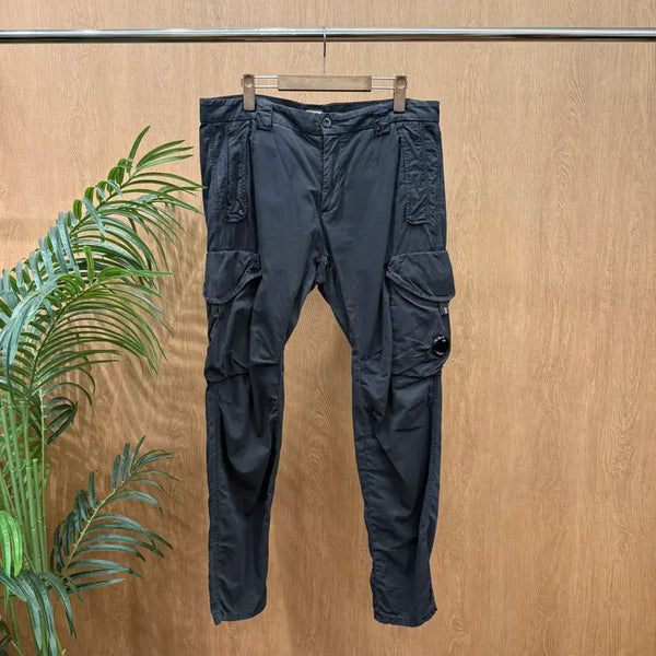 [BUNJANG] C.P. Company Lens Pocket Cargo Jogger Pants Black / 씨피 컴퍼니 카고 조거 팬츠 렌즈 와펜 립스탑 카고 포켓 디테일 블랙