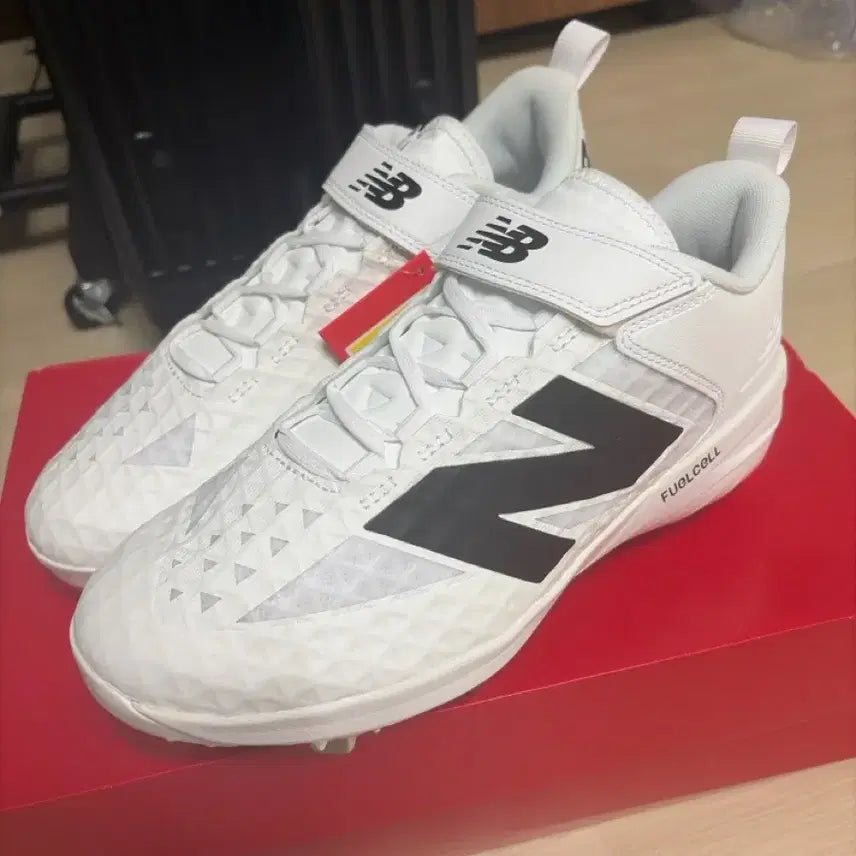 [BUNJANG] New Balance FuelCell L4040TW8 Baseball Cleats White 275 / 뉴발란스 퓨얼셀 L4040TW8 야구 징스파이크  화이트 275