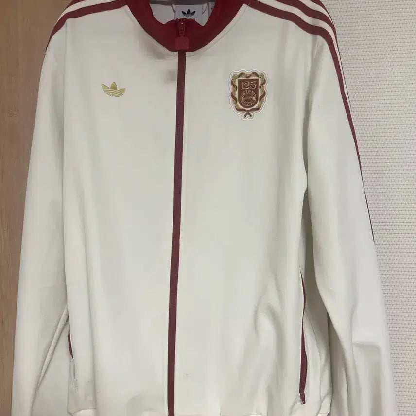 [BUNJANG] Adidas FC Bayern 125th Anniversary Track Top Off White / 아디다스 FC 바이에른 125주년 트랙탑 오프 화이트