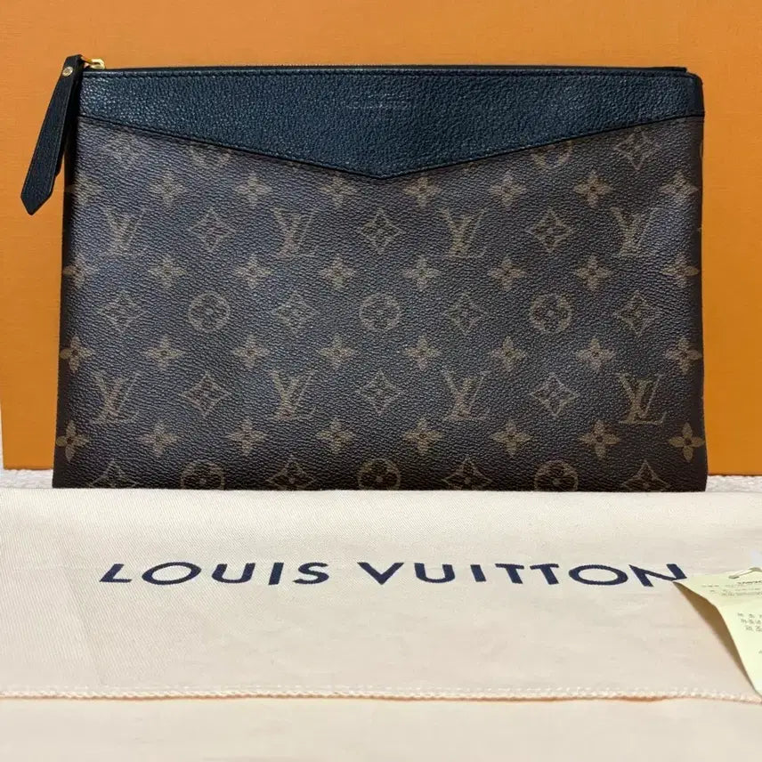 [BUNJANG] Louis Vuitton Daily Monogram Clutch Black / [S급] 루이비통 데일리 모노그램 클러치 블랙