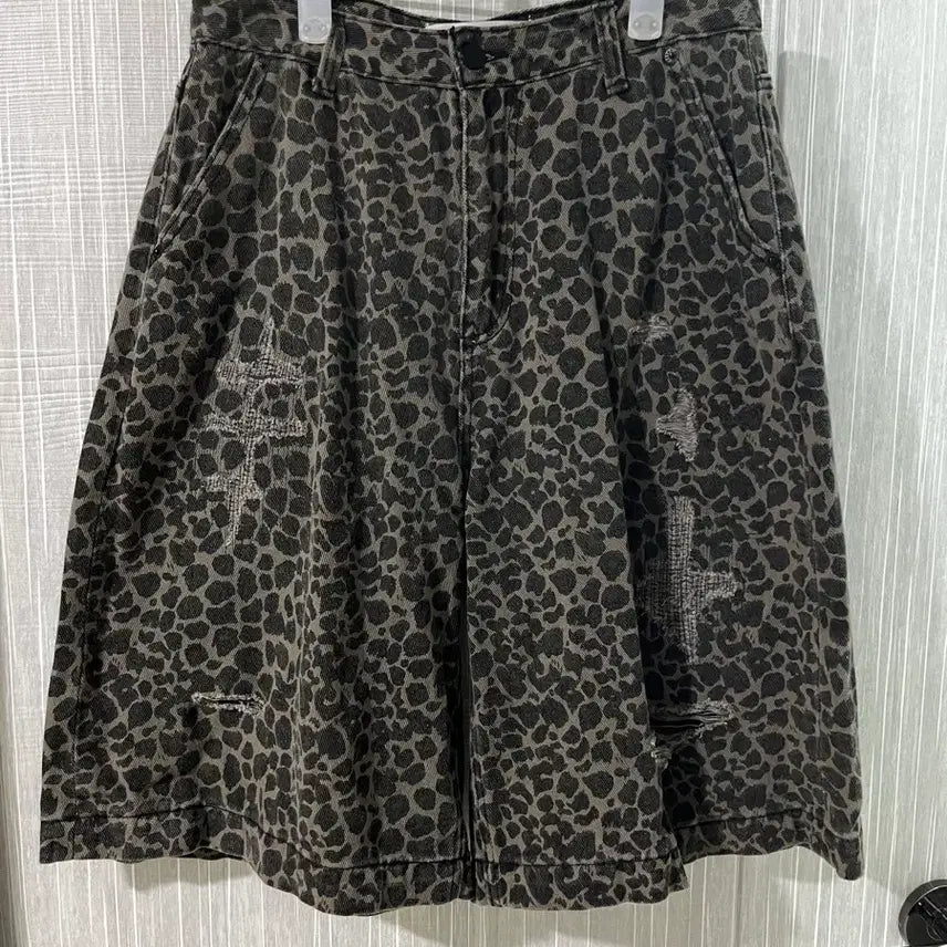[BUNJANG] Urban Dress Leopard Bermuda Denim Pants / 어반드레스 레오파드 버뮤다데님팬츠