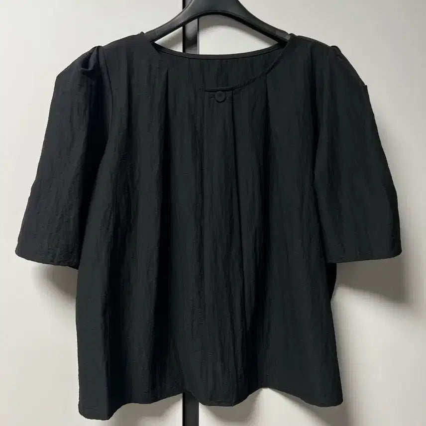[BUNJANG] Black Loose Fit Blouse / 시원한 소재 예쁜 블라우스