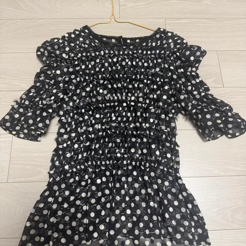 [BUNJANG] Sisley Blouse / 시슬리 블라우스 새제품 55