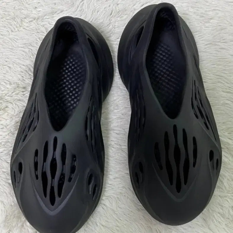 [BUNJANG] Adidas Yeezy Foam Runner Onyx 255 / 이지폼러너 255 오닉스 택포8