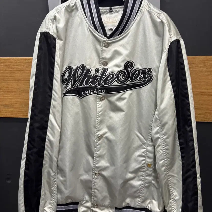 [BUNJANG] MLB New York Yankees Stadium Varsity Jacket / MLB 뉴욕 양키즈 스타디움 바시티 자켓