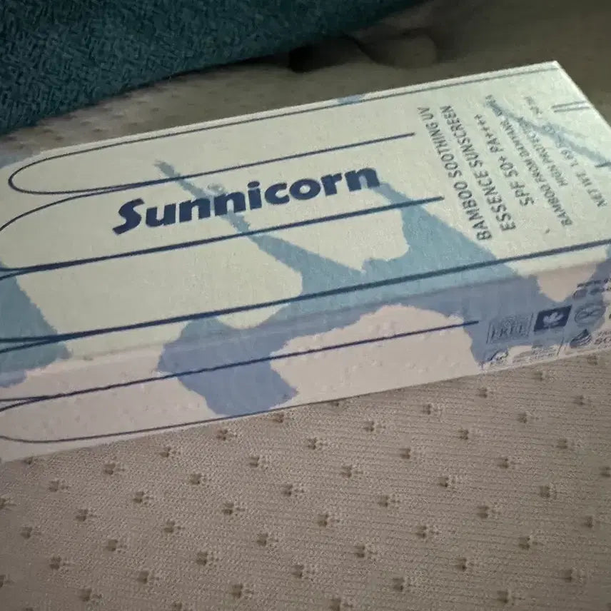 [BUNJANG] Sunnycon Vegan Sun Cream Bamboo Soothing Sun Essence SPF50+ / 미개봉 써니콘 비건 선크림 밤부 수딩 선에센스 백탁없는 민감성 SPF50