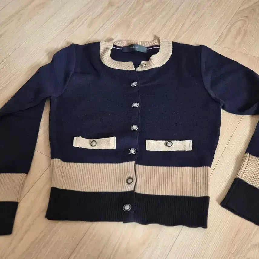[BUNJANG] Navy Beige Color-Block Cardigan / 네이비 베이지 배색 가디건