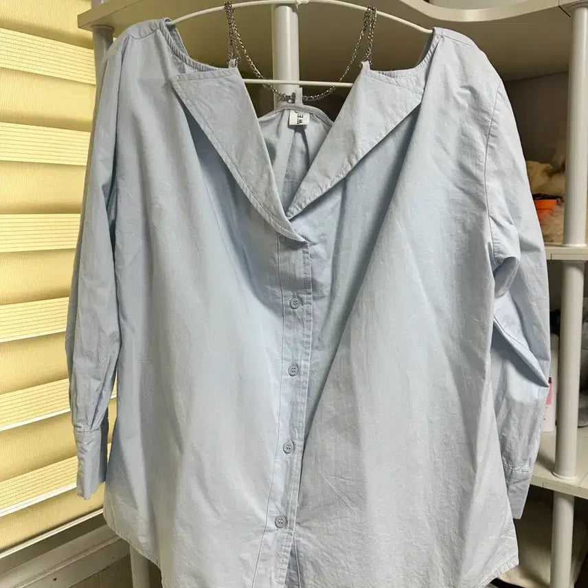 [BUNJANG] Off-the-Shoulder Light Blue Shirt / 오프숄더 라이트블루 셔츠