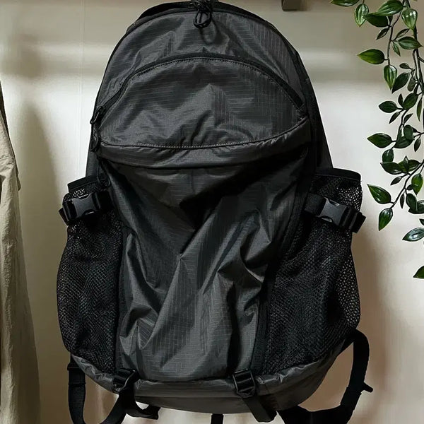 [BUNJANG] Musinsa Standard Ripstop Curved Pocket Hiking Backpack [Mud Gray] / 무신사 스탠다드 립스탑 커브드 포켓 하이킹 백팩 [머드 그레이]