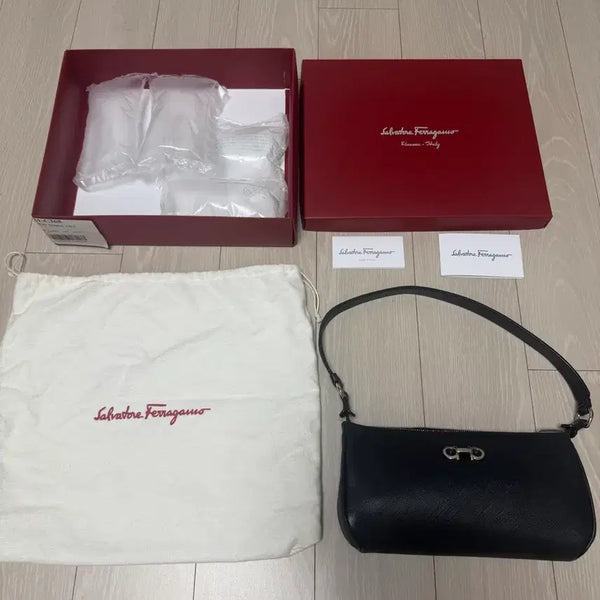 [BUNJANG] Ferragamo Gancini Leather Shoulder Bag / 페라가모 간치니 숄더백 정품