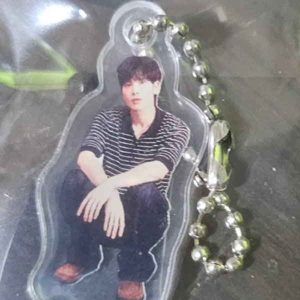 [BUNJANG] TXT TOMORROW X TOGETHER 100,000 KRW Popup Exclusive Acrylic Keyring Taehyun / 투바투 팝업 10만원 특전 아크릴키링 태현 TXT