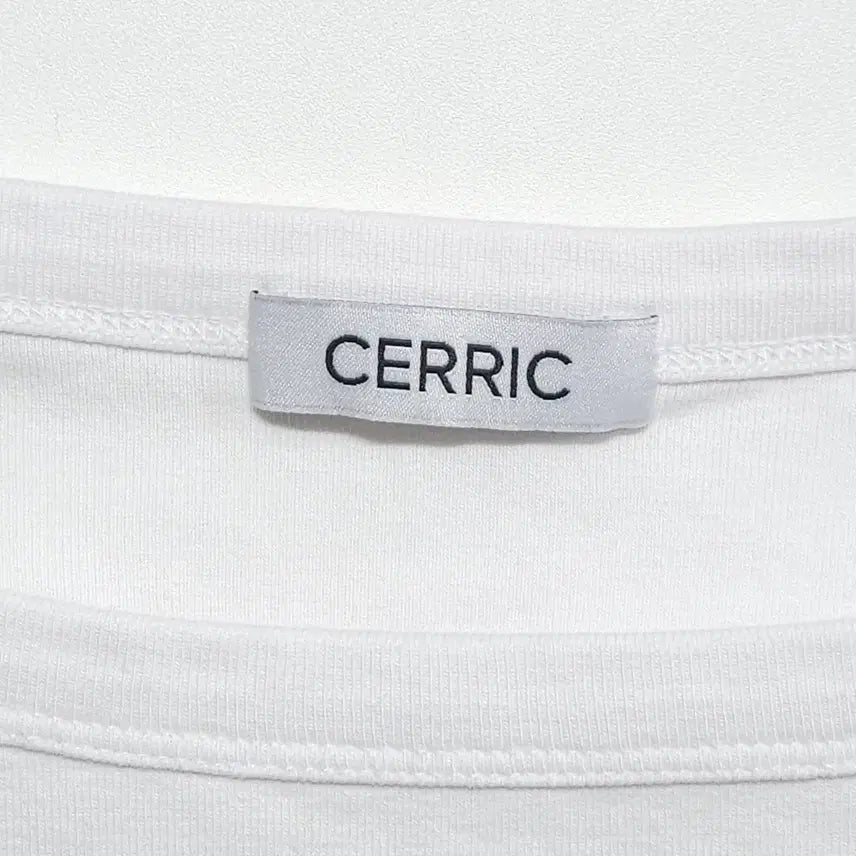 [BUNJANG] CERRIC Frill Strap Sleeveless Top White / 한남동 힙한 세릭 나시 CERRIC 프릴 스트랩 슬리브리스 나시 화이트