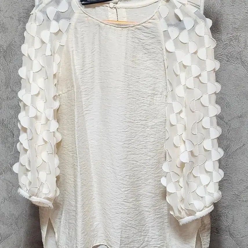 [BUNJANG] Sisley Ivory Pattern Sleeve Blouse / 시슬리 브라우스