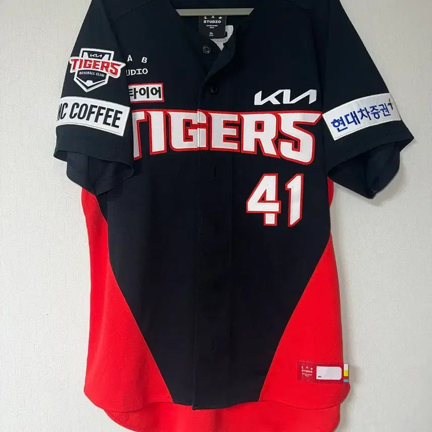 [BUNJANG] Kia Tigers Authentic Away Uniform (2024) - Hwang Dong-ha / 기아 타이거즈 어센틱 유니폼 어웨이 (2024)