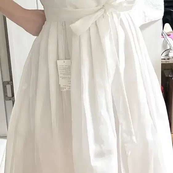 [BUNJANG] Seoul Flower Walking Sleeveless Dress / 꽃길걷는서울 펜타넥 민소매 원피스 어깨치마 모던 생활