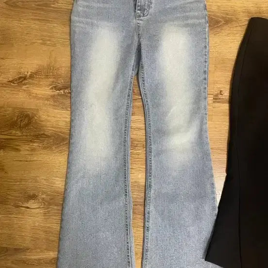 [BUNJANG] Reine Light Wash Bootcut Denim Pants / Reine 브랜드의 연청 부츠컷 데님 팬츠