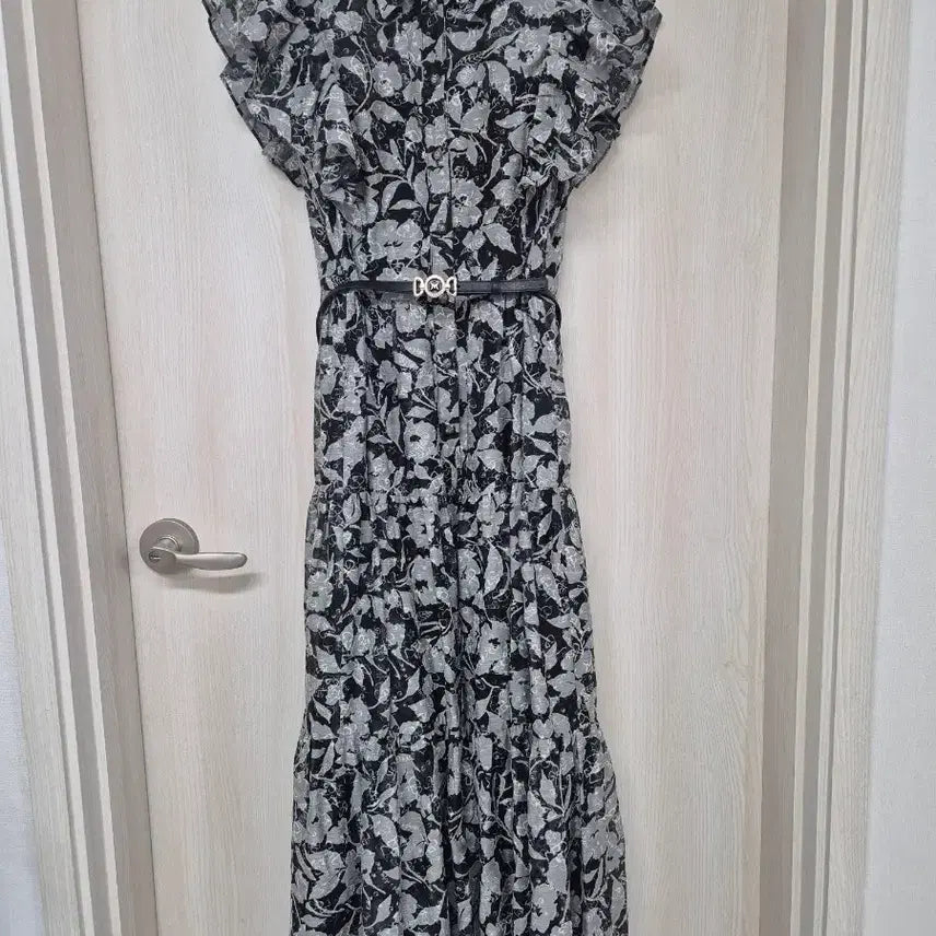 [BUNJANG] MOJO.S.PHINE Frill Sleeve Dress / 모조에스핀 프릴 소매원피스