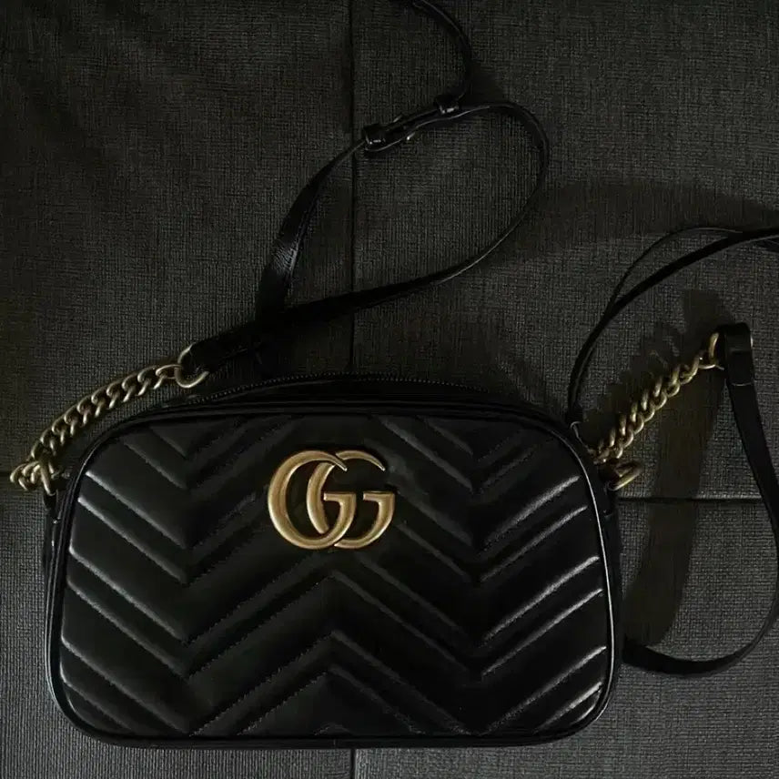 [BUNJANG] Gucci Matelassé Chain Crossbody Bag Small Black Gold Hardware / 구찌 마틀라세 체인 크로스백 스몰 블랙 금장