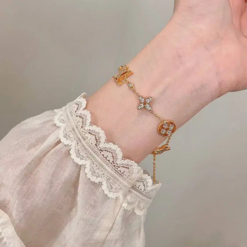 [BUNJANG] Louis Vuitton Signature Pattern Mixed Design Daily Women's Gold Bracelet / 루이비통 시그니처 패턴 혼합 디자인 데일리 여성 골드 팔찌