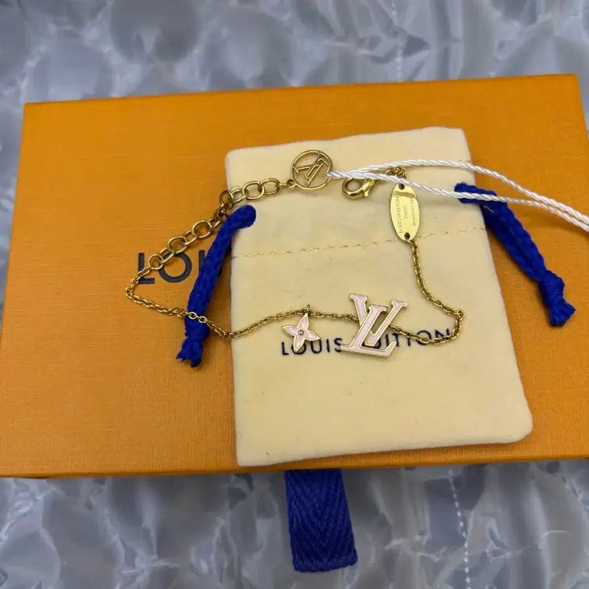 [BUNJANG] Louis Vuitton Iconic Flower Enamel Adjustable Brass Gold Women's Bracelet / LV 아이코닉 플라워 에나멜 디자인 사이즈 조절식 황동 골드 여성 팔찌