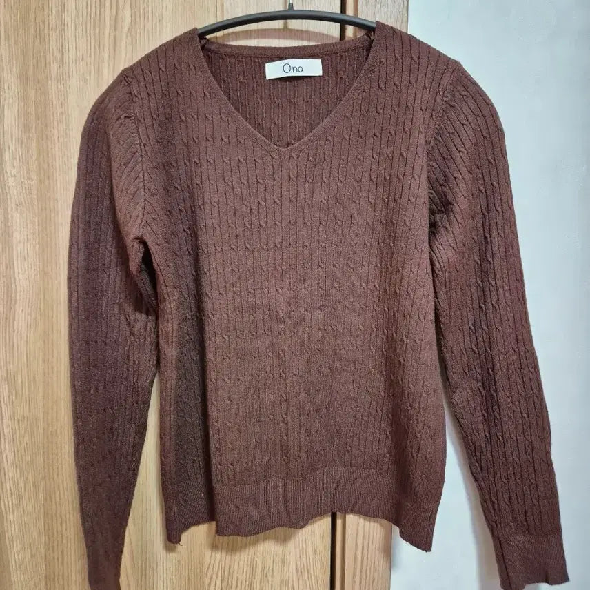 [BUNJANG] Brown V-Neck Cable Knit Sweater / 브이넥 브라운 케이블 니트