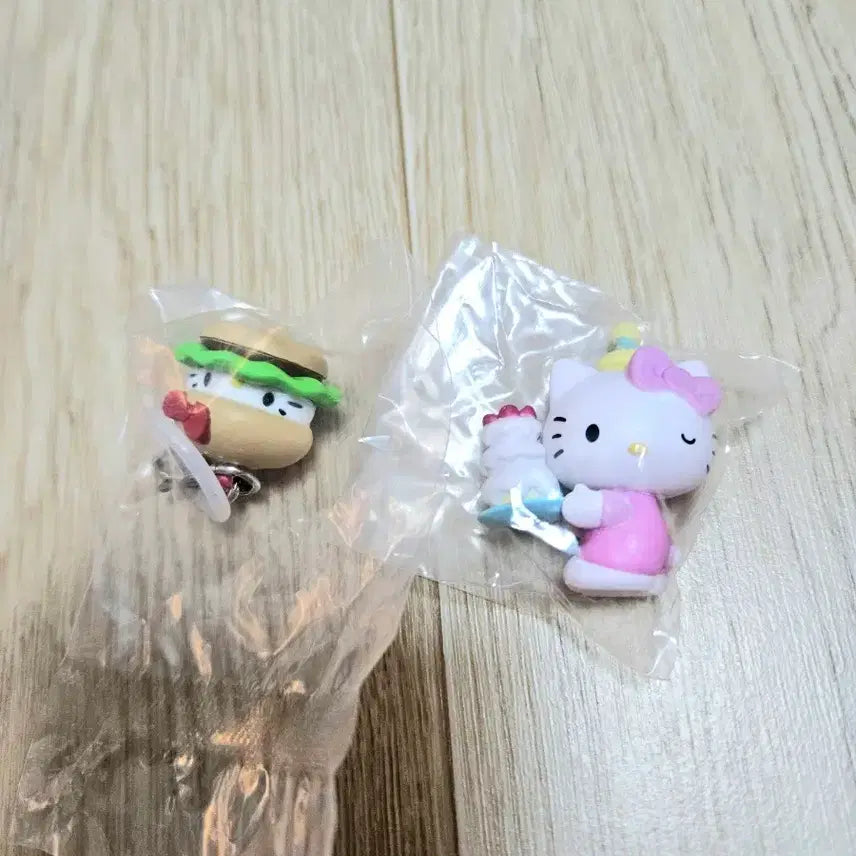 [BUNJANG] Sanrio Hello Kitty Hamburger & Omedetou Gacha Toys Bundle (Sealed) / 키티가챠 미개봉 일괄판매 합니다