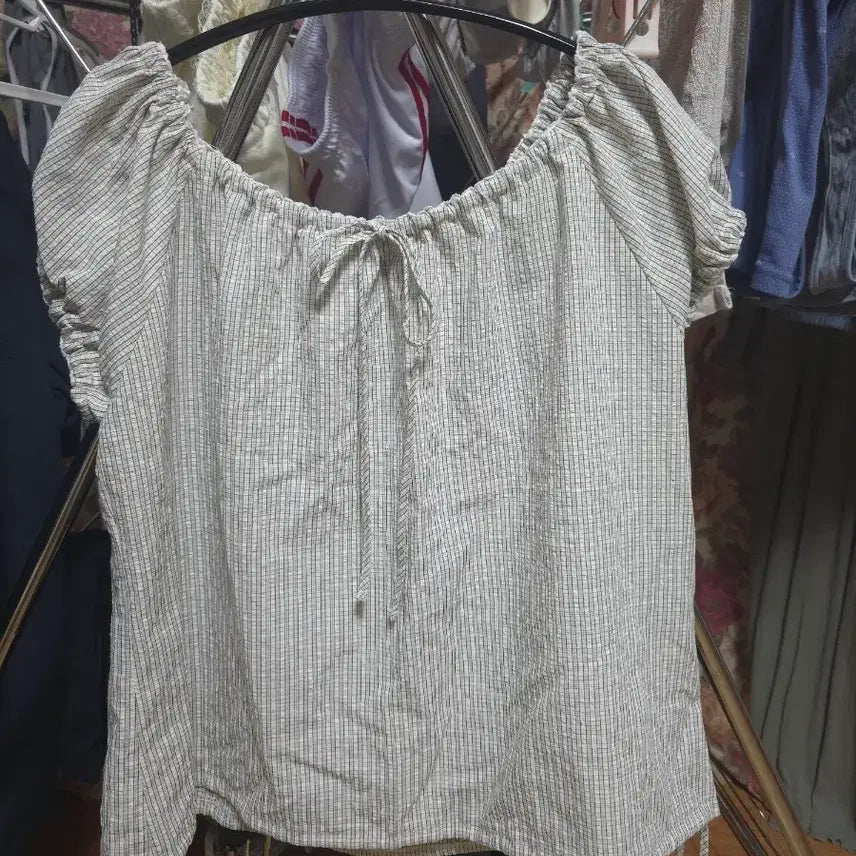 [BUNJANG] 8 Seconds Checkered Off-Shoulder Blouse / 에잇세컨즈 체크무늬 오프숄더 블라우스