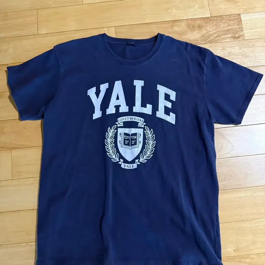 [BUNJANG] Brandy Melville Yale Graphic T-Shirt / 브랜디멜빌 그래픽 티셔츠