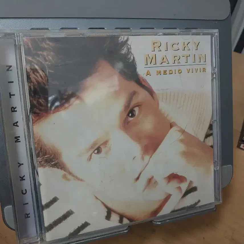 [BUNJANG] Ricky Martin A Medio Vivir CD / 리키 마틴 A Medio Vivir CD