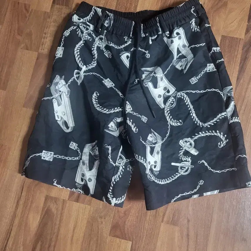 [BUNJANG] Burberry Black Silver Chain Pattern Men's Shorts (Size 30-31) / 버버리 블랙실버 남성반바지 30-31 팝니다