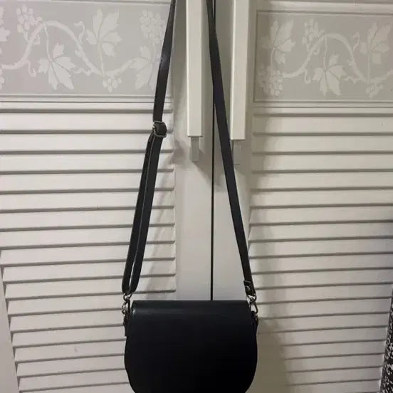 [BUNJANG] Black Half-Moon Mini Shoulder Bag / 블랙 반달 미니 숄더백