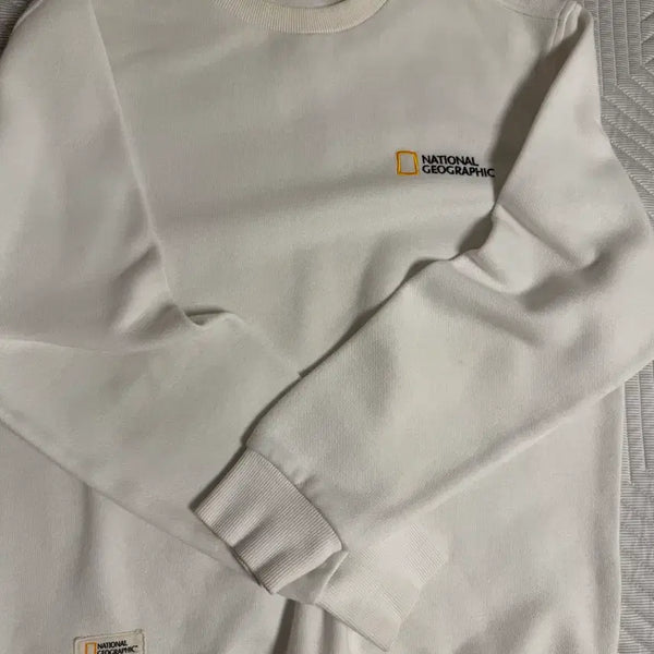 [BUNJANG] National Geographic White Sweatshirt / 내셔널지오그래픽 맨투맨 화이트