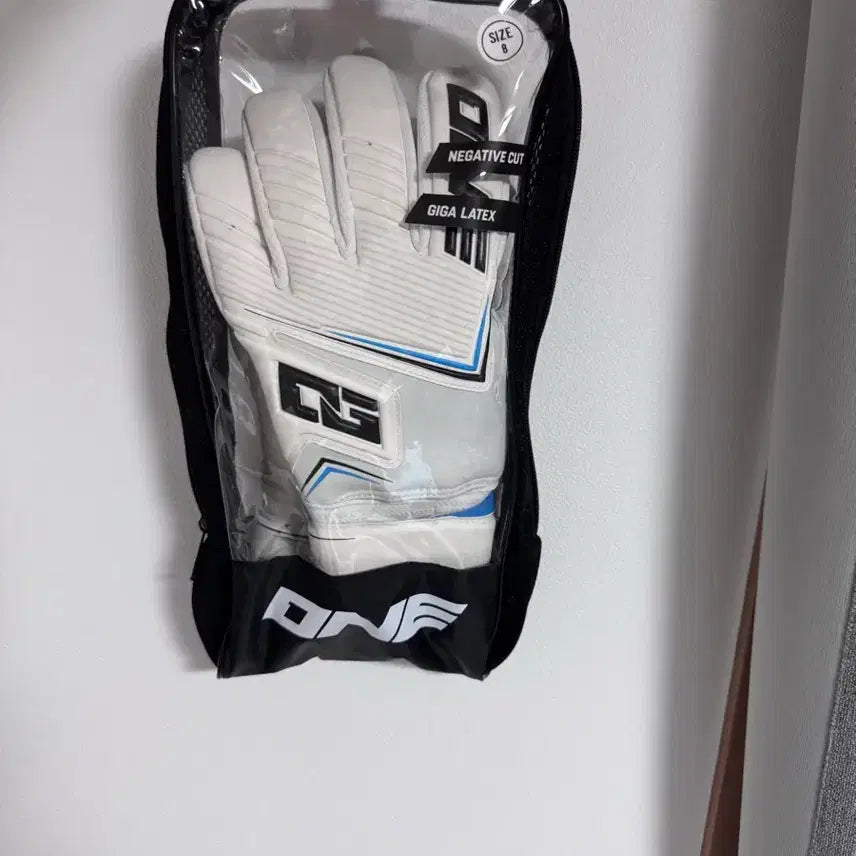 [BUNJANG] Theone Goalkeeper Gloves Size 8 / 한번 프리워시하고 사용안한 더원 골키퍼 장갑 새상품 급처!!! 8호