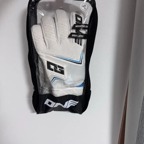 [BUNJANG] Theone Goalkeeper Gloves Size 8 / 한번 프리워시하고 사용안한 더원 골키퍼 장갑 새상품 급처!!! 8호
