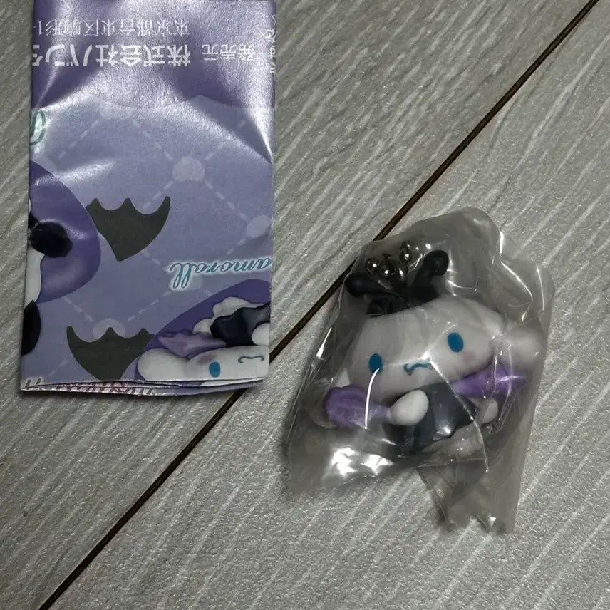 [BUNJANG] Bandai Sanrio Devil Swing Gacha Yumemiru Devil Cinnamoroll Charm / 반다이 산리오 악마 스윙 가챠 유메미루 데빌 시나모롤