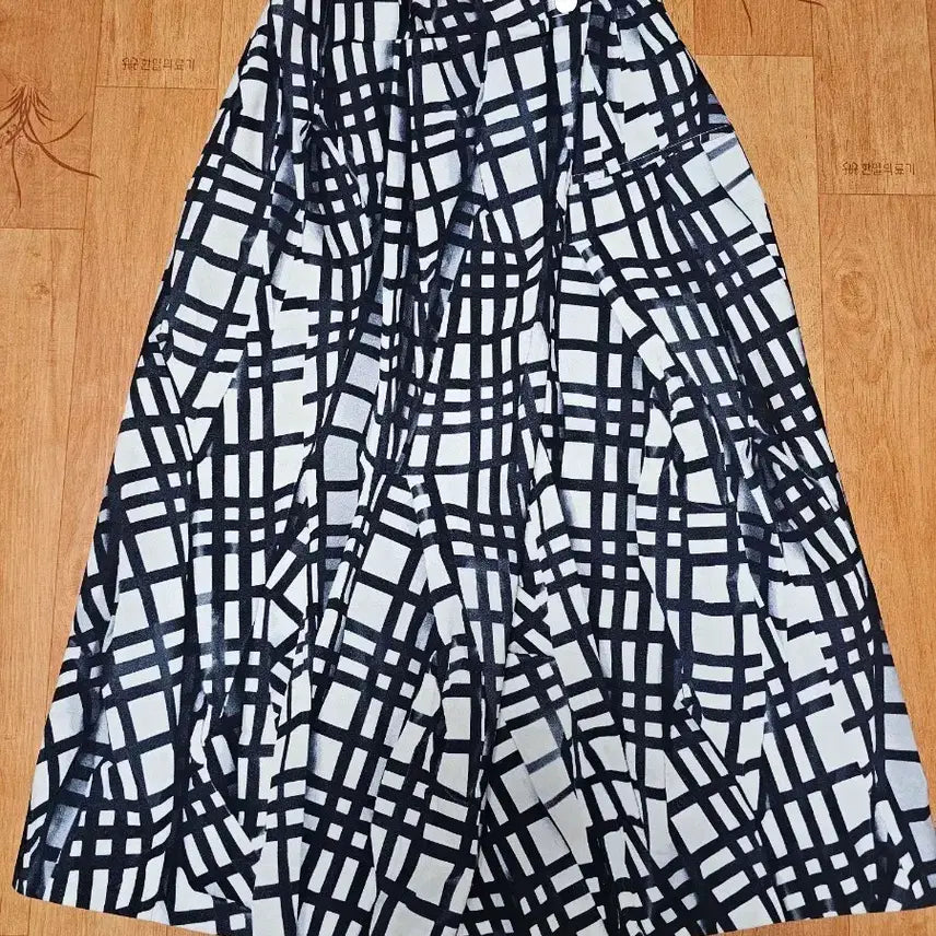 [BUNJANG] COS Check Pattern Long Skirt / COS 체크 패턴 롱 스커트