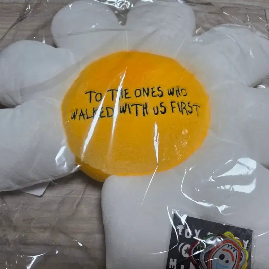 [BUNJANG] Peaceminusone Daisy Cushion / 토이스토리 피스마이너스원 데이지쿠션
