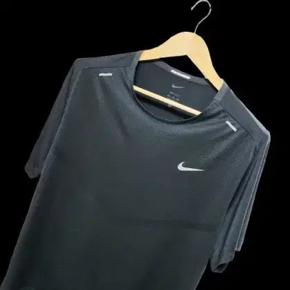 [BUNJANG] Nike Men's 2023 Ultra-Lightweight Functional Running Short-Sleeve T-Shirt / 남성 2023 나이키 러닝 초경량 기능성 러닝복 런닝복 반팔 티 티셔츠