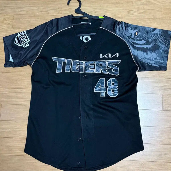 [BUNJANG] Kia Tigers Lee Eui-ri Black Replica Baseball Jersey 95 / 기아 블랙타이거즈 유니폼 이의리 95