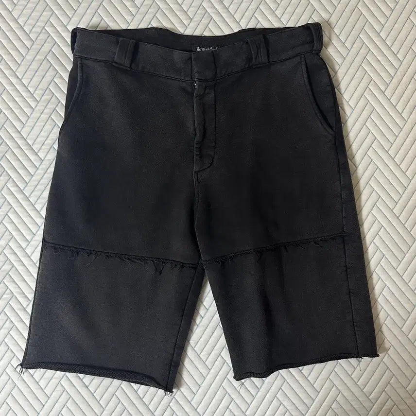 [BUNJANG] The Kaws Driver Sweatshorts Size 3 / 더뤡코즈 드라이버 스웻쇼츠 3사이즈
