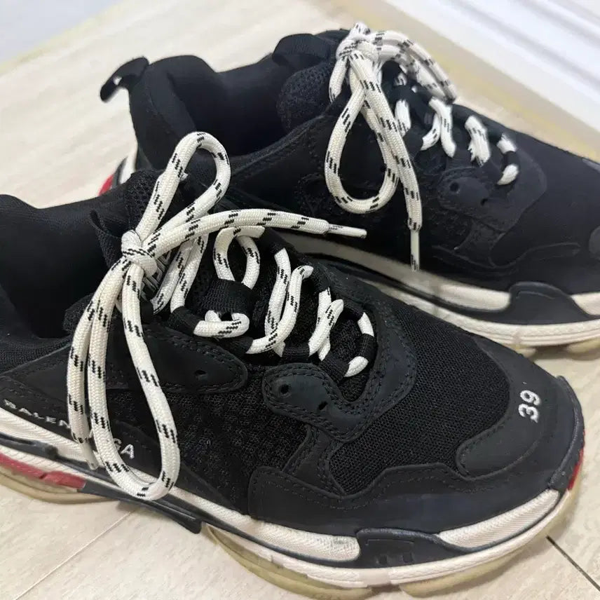 [BUNJANG] Balenciaga Triple S Black Sneakers (Size 39) / 발렌시아가 트리플S 블랙 39