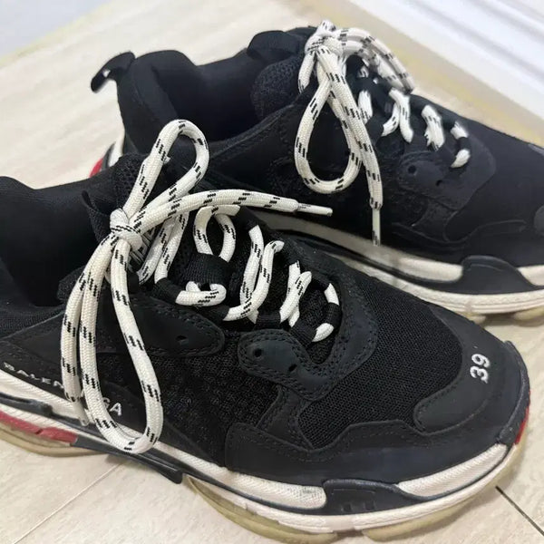 [BUNJANG] Balenciaga Triple S Black Sneakers (Size 39) / 발렌시아가 트리플S 블랙 39