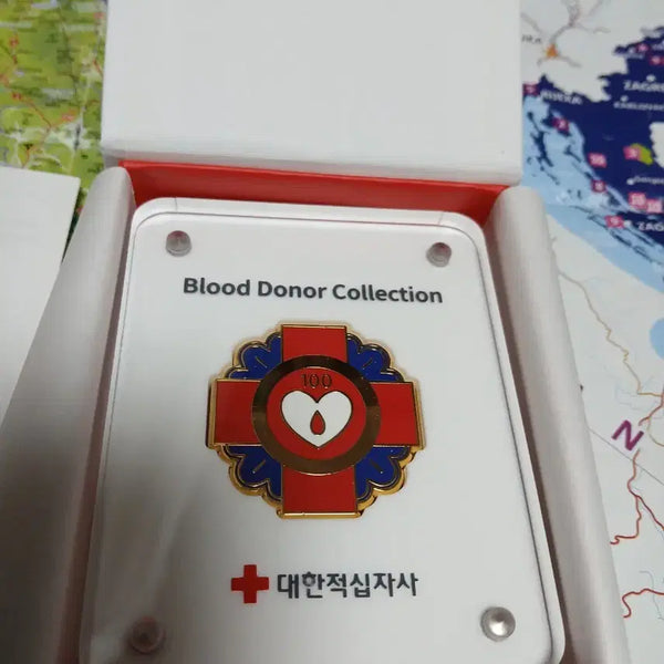 [BUNJANG] Korean Red Cross 100th Blood Donation Commemorative Item / ( 개인소장품 새제품 )대한적십자사에서 증정하는 100회 헌혈 기념품
